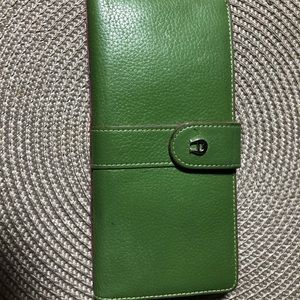 Etienne Aigner Green wallet